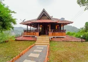 Traditional Wooden Cottage 9   photo 1