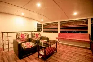 2 BEDROOM