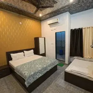 Deluxe triple bed family room 