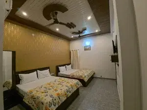Deluxe two double bed family room 