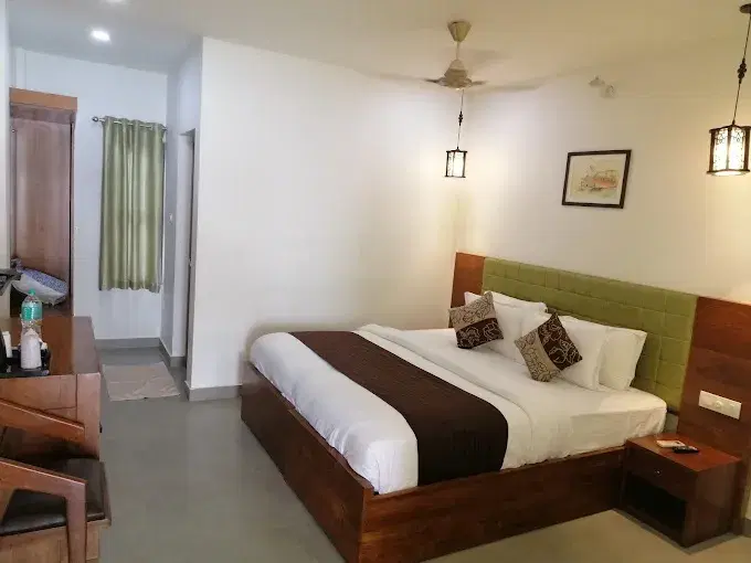 PREMIUM LAKE VIEW ROOM