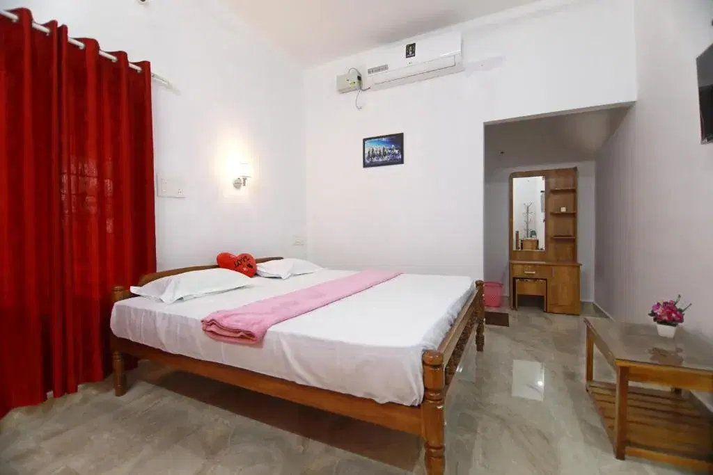 DELUXE ROOM AC