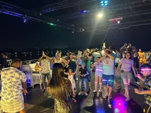 Goa Luxury Dinner Boat Cruise   photo 4