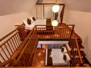 Duplex Cottage: Family Room  