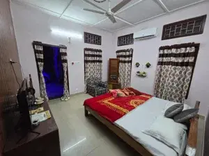 DELUXE AC ROOM